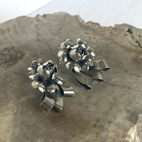 VTG Sterling Silver 925 3 Dimensional Rose Flower Ribbon 1" Stud Earrings - Picture 6 of 16